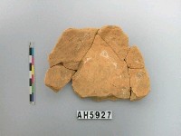 藏品(淺褐色細砂素面陶)的圖片